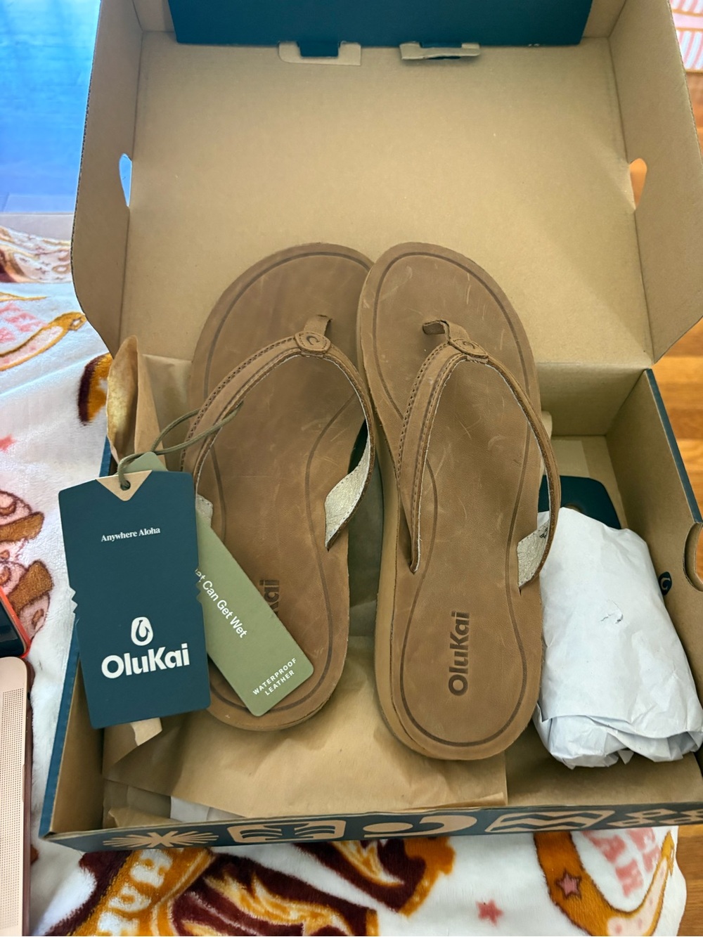 OluKai Women’s Brown Leather Thong Sandals